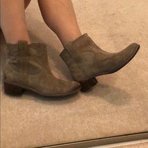 Lucky Brand Tan Suede pull-on ankle bootie size 7